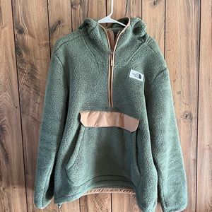 Men’s The North Face 1/4 zip hoodie